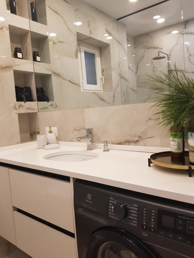 Ivory Lane Center Luxury Apartment